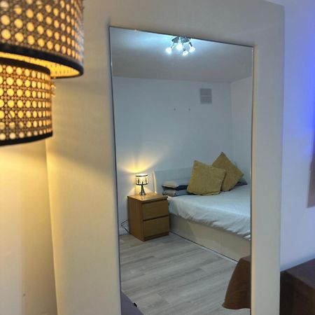 Stylish Studio Flat - Watford Junction - Harry Potter Extérieur photo