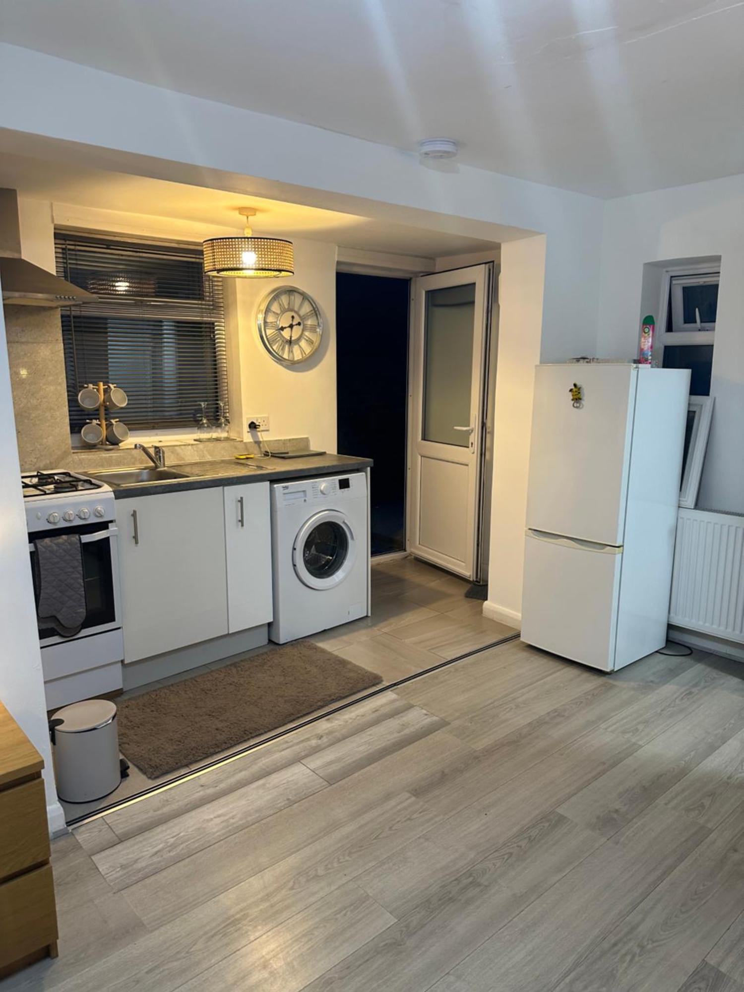 Stylish Studio Flat - Watford Junction - Harry Potter Extérieur photo